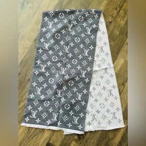 [SOLD] Louis Vuitton Scarf - 100% wool